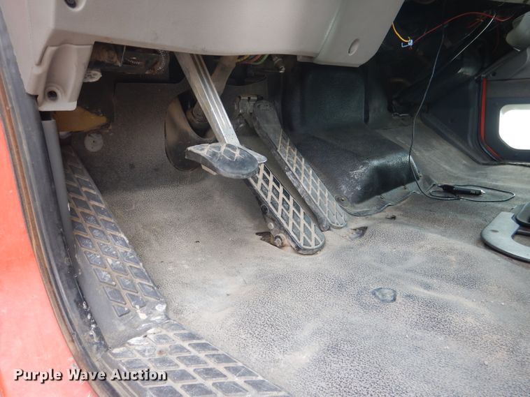 image for item DG5820 1998 Ford L8513 truck cab and chassis