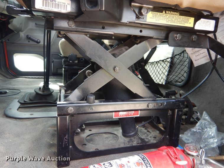 image for item DG5820 1998 Ford L8513 truck cab and chassis