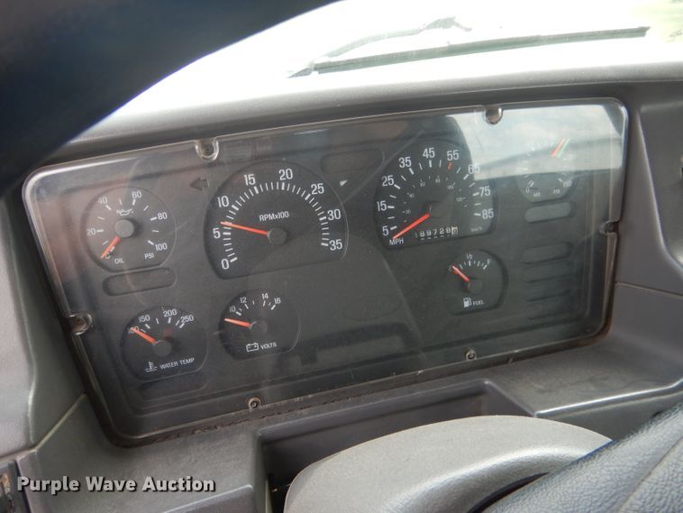 image for item DG5820 1998 Ford L8513 truck cab and chassis