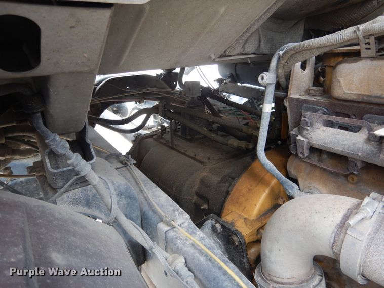 image for item DG5820 1998 Ford L8513 truck cab and chassis