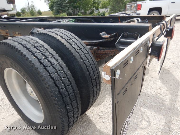 image for item DG5820 1998 Ford L8513 truck cab and chassis