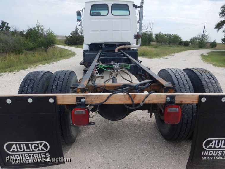 image for item DG5820 1998 Ford L8513 truck cab and chassis