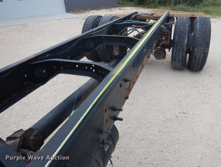 image for item DG5820 1998 Ford L8513 truck cab and chassis