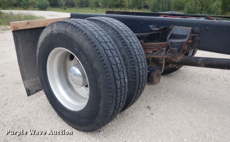 image for item DG5820 1998 Ford L8513 truck cab and chassis