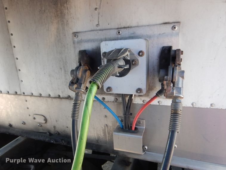 image for item DH6105 2011 Wabash refrigerated van trailer