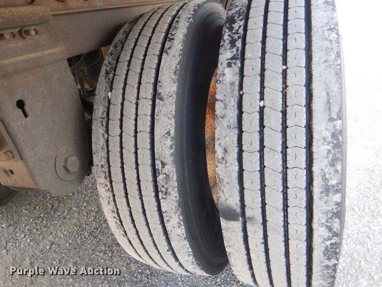 image for item DH6105 2011 Wabash refrigerated van trailer