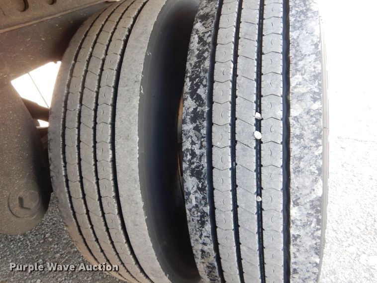 image for item DH6105 2011 Wabash refrigerated van trailer