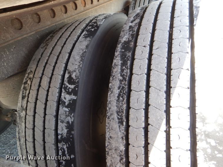 image for item DH6105 2011 Wabash refrigerated van trailer