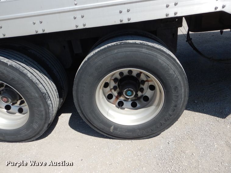 image for item DH6105 2011 Wabash refrigerated van trailer