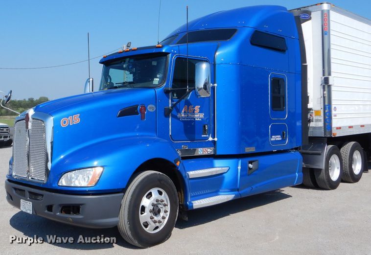 image for item DH6123 2016 Kenworth T660 semi truck