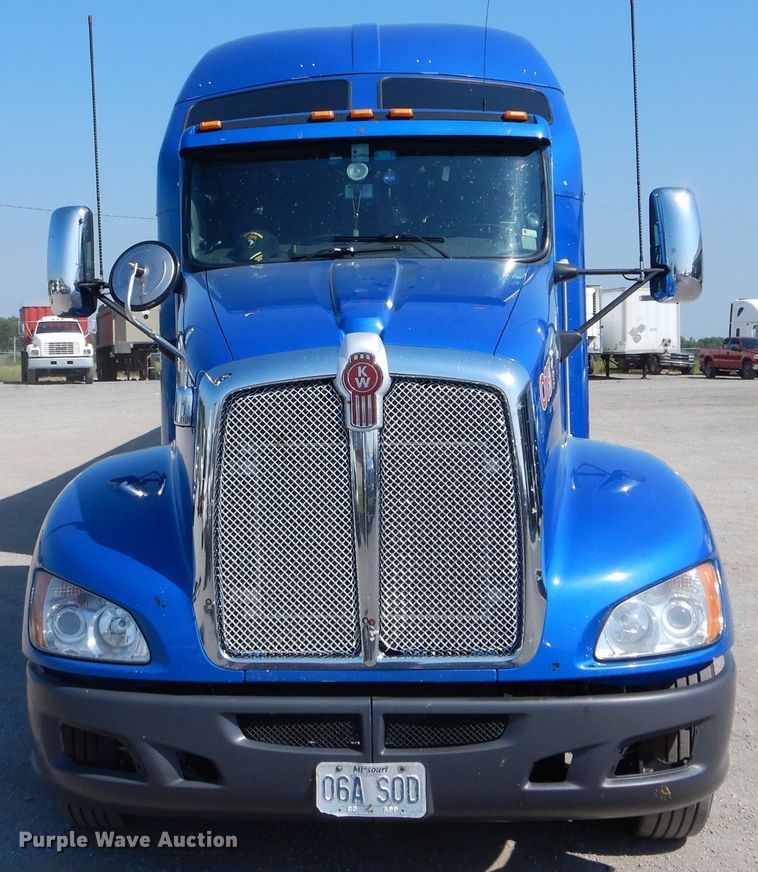 image for item DH6123 2016 Kenworth T660 semi truck