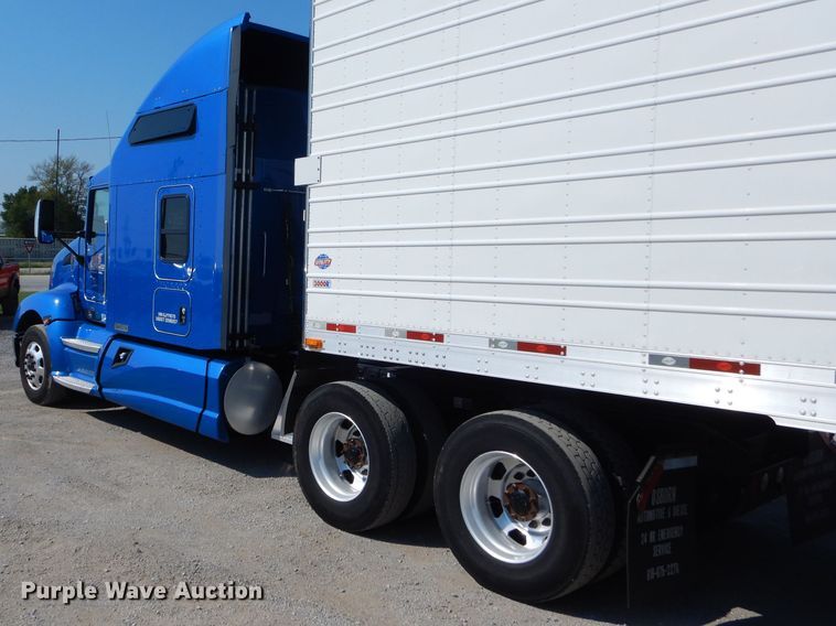 image for item DH6123 2016 Kenworth T660 semi truck