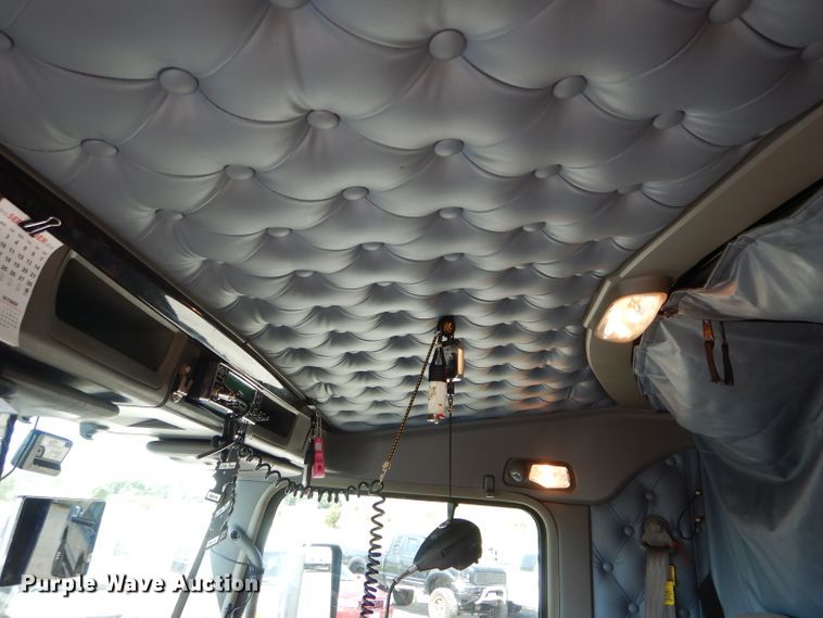 image for item DH6123 2016 Kenworth T660 semi truck