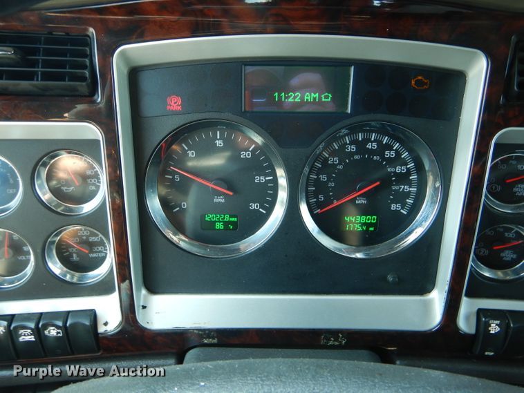 image for item DH6123 2016 Kenworth T660 semi truck