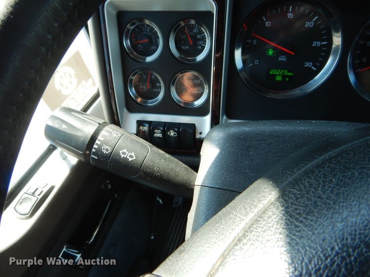 image for item DH6123 2016 Kenworth T660 semi truck