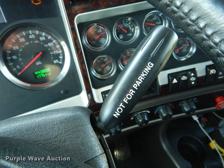 image for item DH6123 2016 Kenworth T660 semi truck