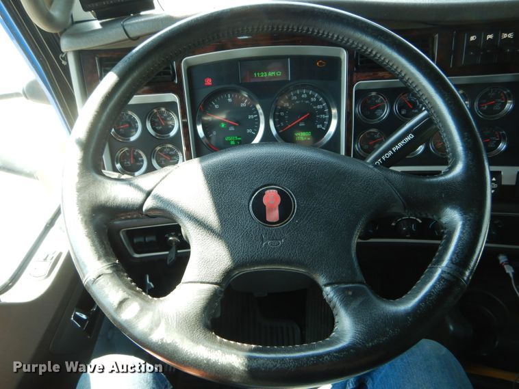 image for item DH6123 2016 Kenworth T660 semi truck