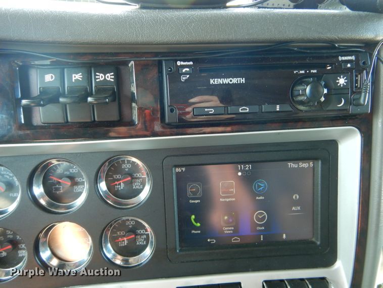 image for item DH6123 2016 Kenworth T660 semi truck