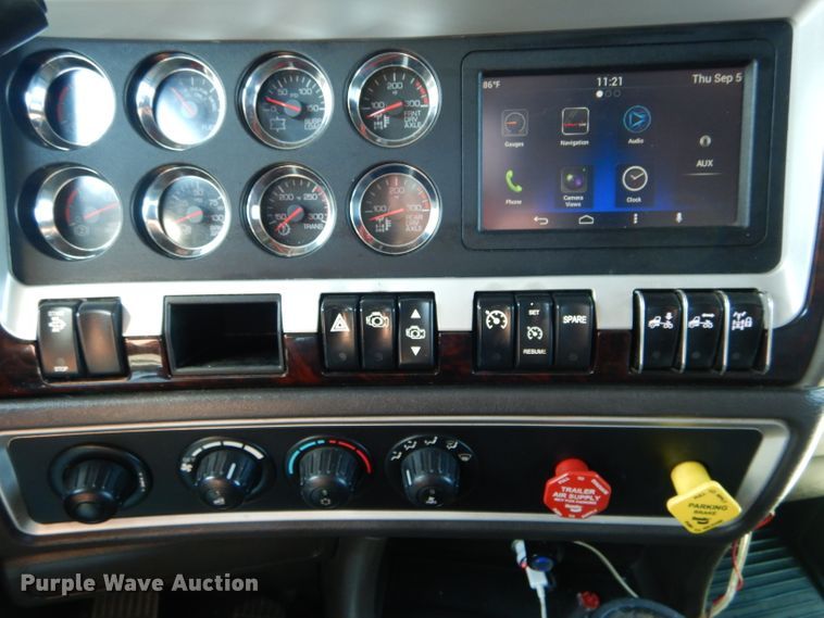 image for item DH6123 2016 Kenworth T660 semi truck