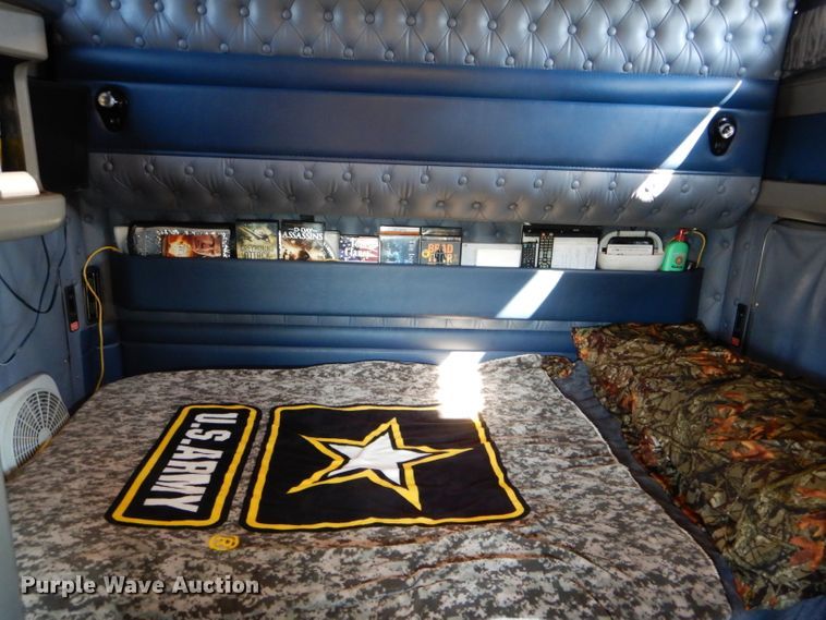 image for item DH6123 2016 Kenworth T660 semi truck