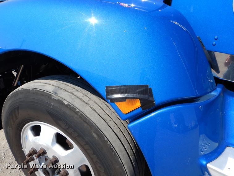 image for item DH6123 2016 Kenworth T660 semi truck