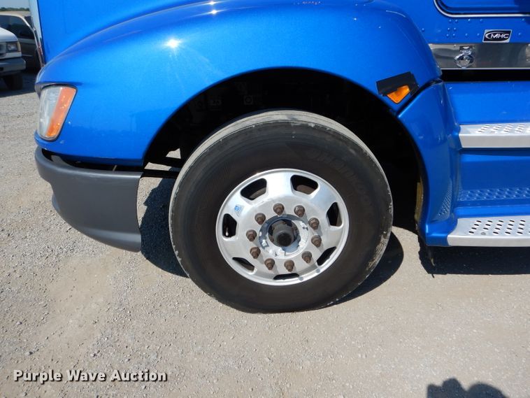 image for item DH6123 2016 Kenworth T660 semi truck