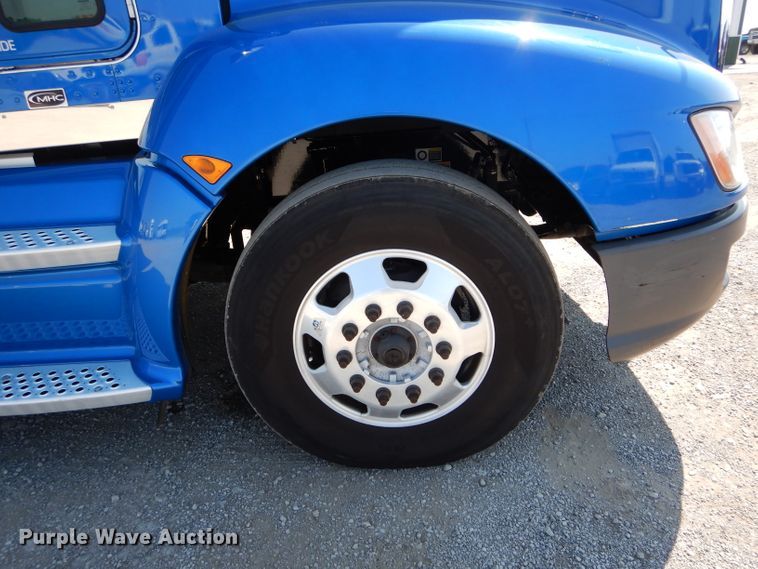 image for item DH6123 2016 Kenworth T660 semi truck