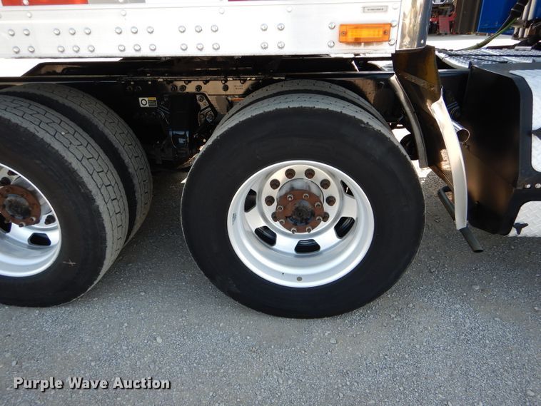 image for item DH6123 2016 Kenworth T660 semi truck