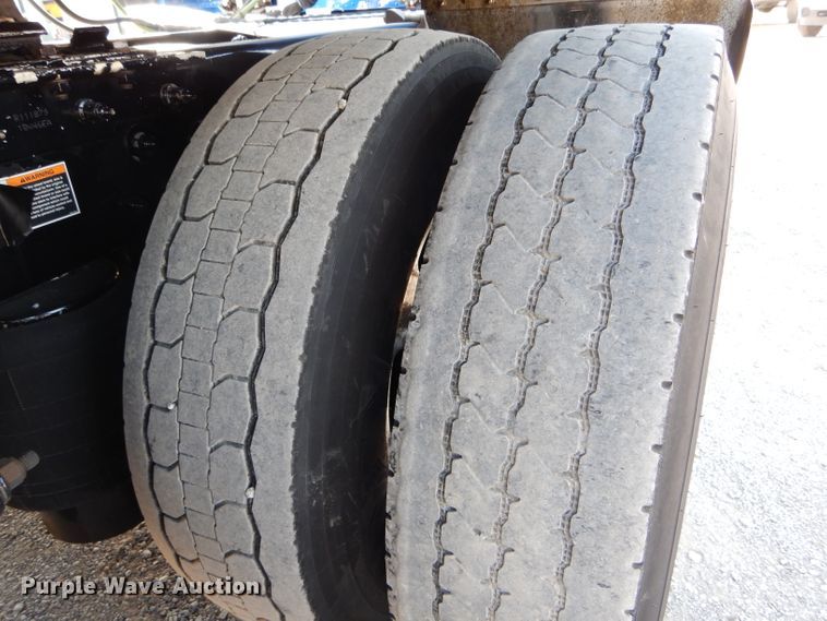 image for item DH6123 2016 Kenworth T660 semi truck