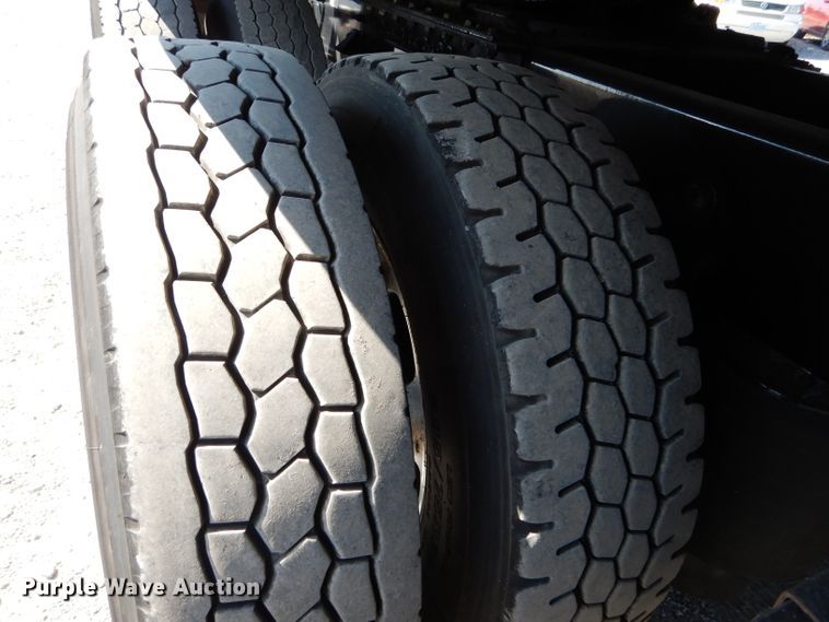 image for item DH6123 2016 Kenworth T660 semi truck