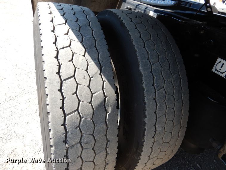 image for item DH6123 2016 Kenworth T660 semi truck