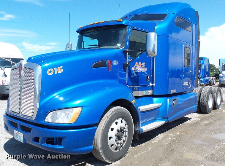 image for item DI0620 2016 Kenworth T660 semi truck