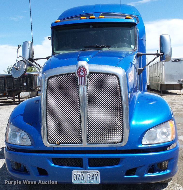 image for item DI0620 2016 Kenworth T660 semi truck
