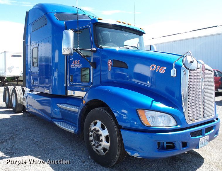 image for item DI0620 2016 Kenworth T660 semi truck