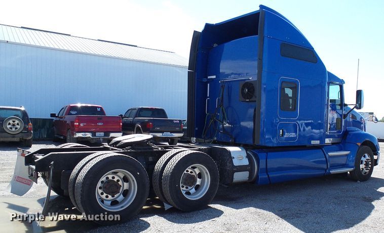 image for item DI0620 2016 Kenworth T660 semi truck