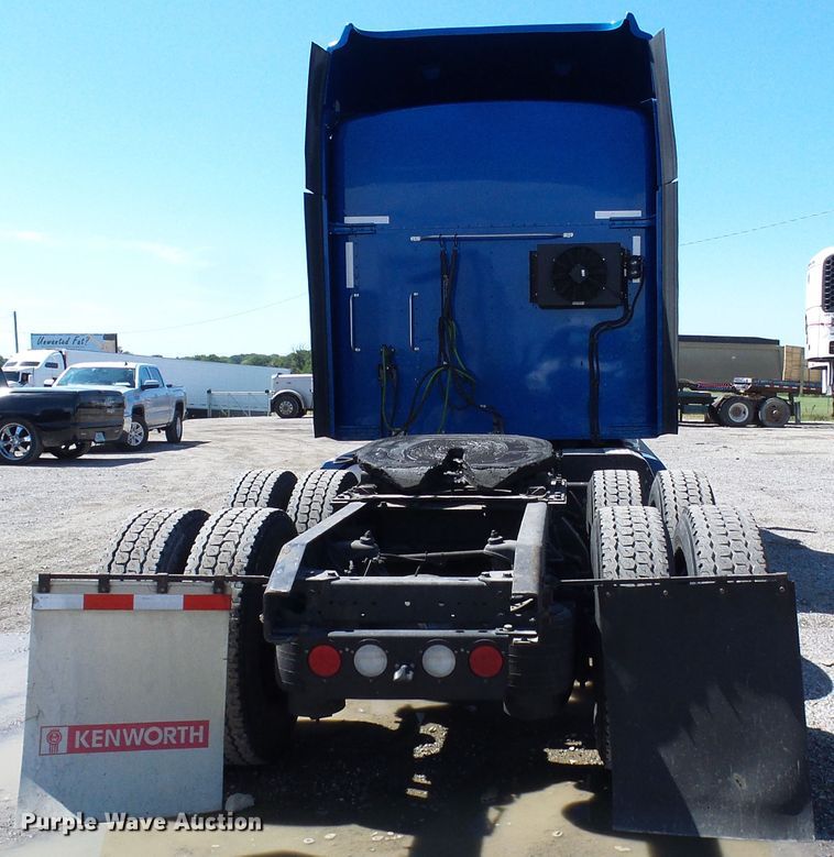 image for item DI0620 2016 Kenworth T660 semi truck