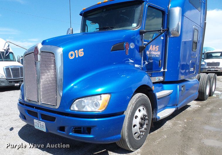 image for item DI0620 2016 Kenworth T660 semi truck