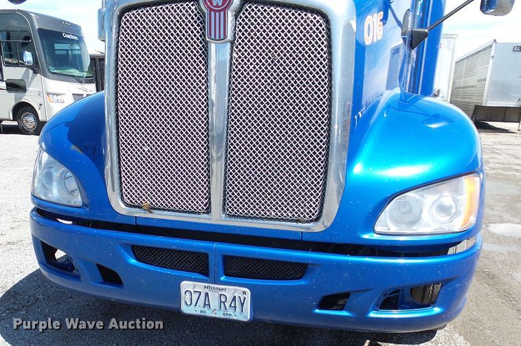 image for item DI0620 2016 Kenworth T660 semi truck