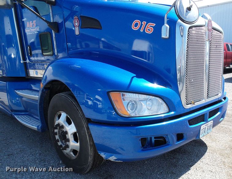 image for item DI0620 2016 Kenworth T660 semi truck