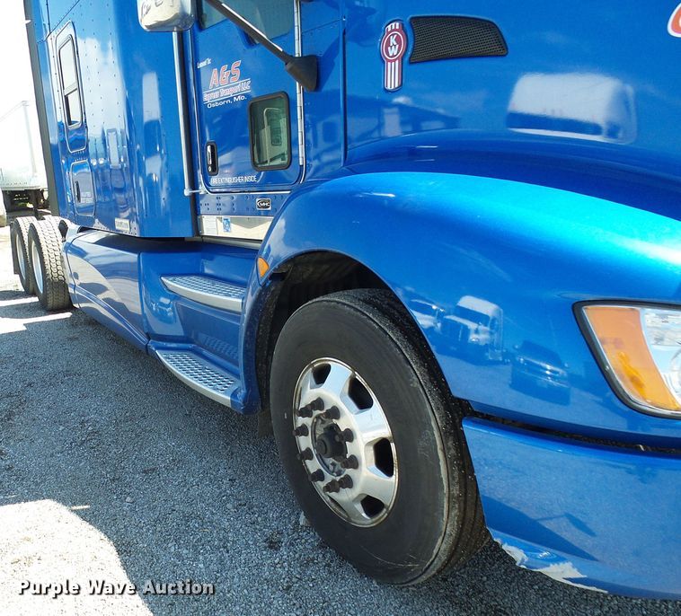 image for item DI0620 2016 Kenworth T660 semi truck