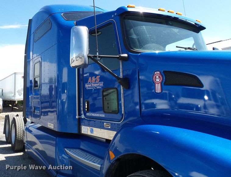 image for item DI0620 2016 Kenworth T660 semi truck