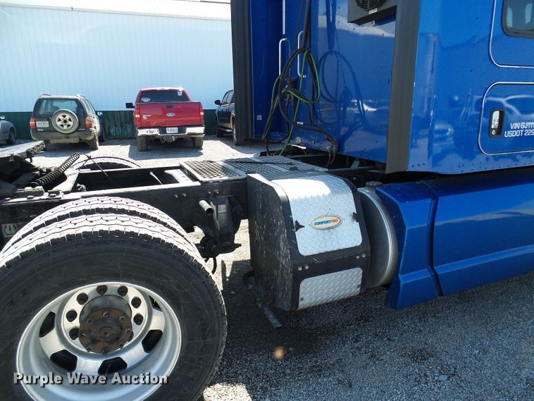 image for item DI0620 2016 Kenworth T660 semi truck