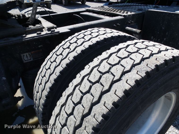 image for item DI0620 2016 Kenworth T660 semi truck