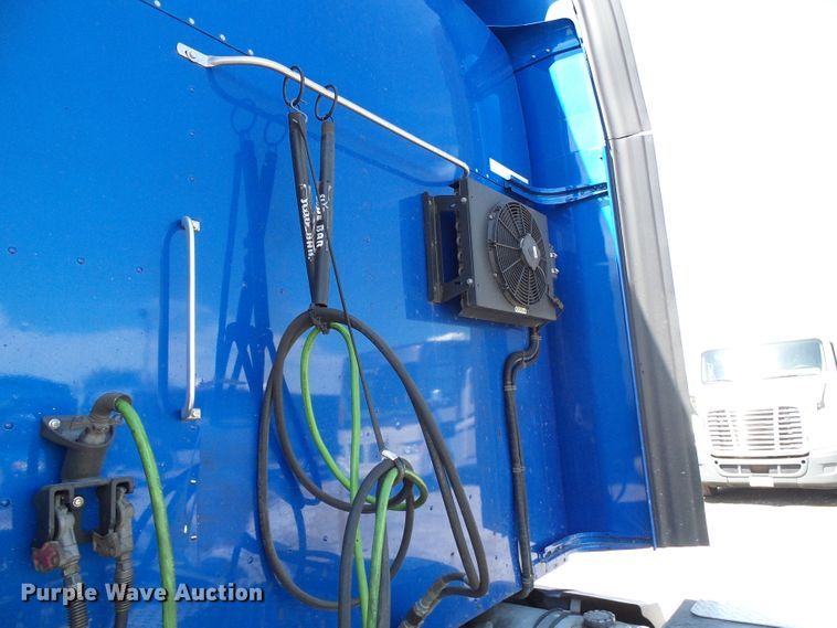 image for item DI0620 2016 Kenworth T660 semi truck