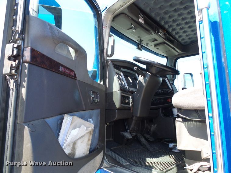 image for item DI0620 2016 Kenworth T660 semi truck