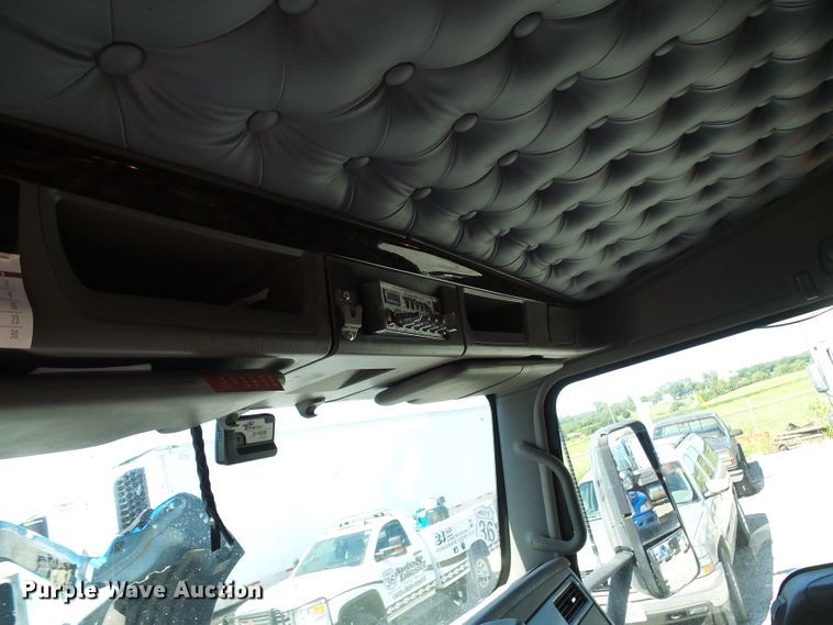 image for item DI0620 2016 Kenworth T660 semi truck