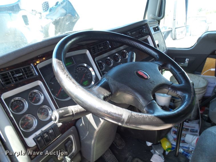 image for item DI0620 2016 Kenworth T660 semi truck