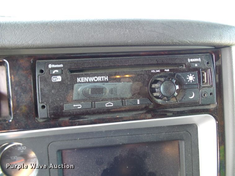 image for item DI0620 2016 Kenworth T660 semi truck