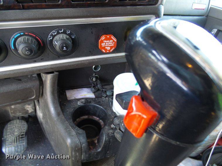 image for item DI0620 2016 Kenworth T660 semi truck