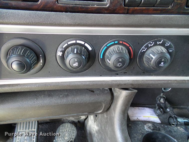 image for item DI0620 2016 Kenworth T660 semi truck